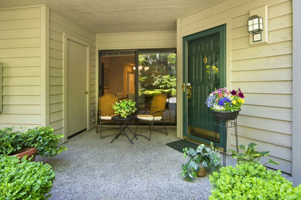 Property Photo: 1286 Bellevue Wy NE 3 WA 98004