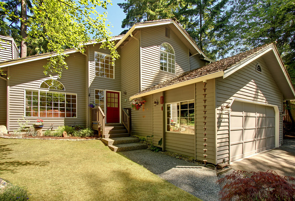 Property Photo:  611 N 182nd St  WA 98133 