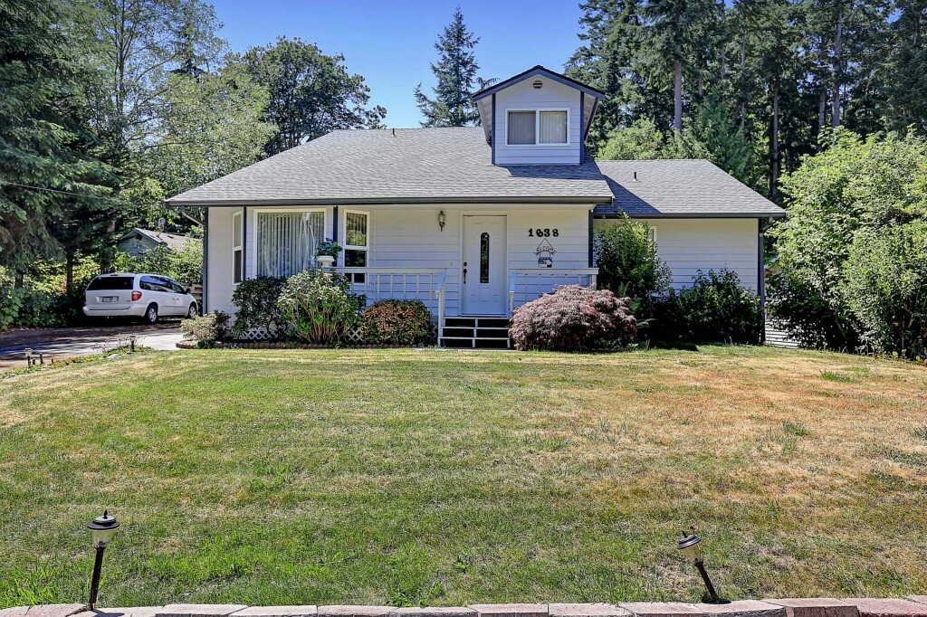 Property Photo:  1638 Aspen Dr  WA 98282 