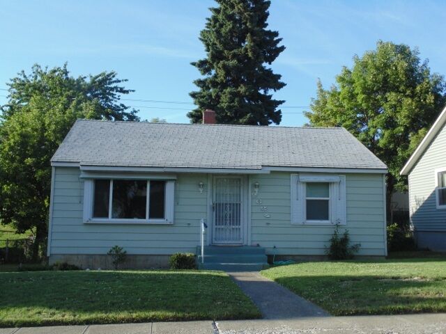 Property Photo: 2624 W Broad Ave WA 99205