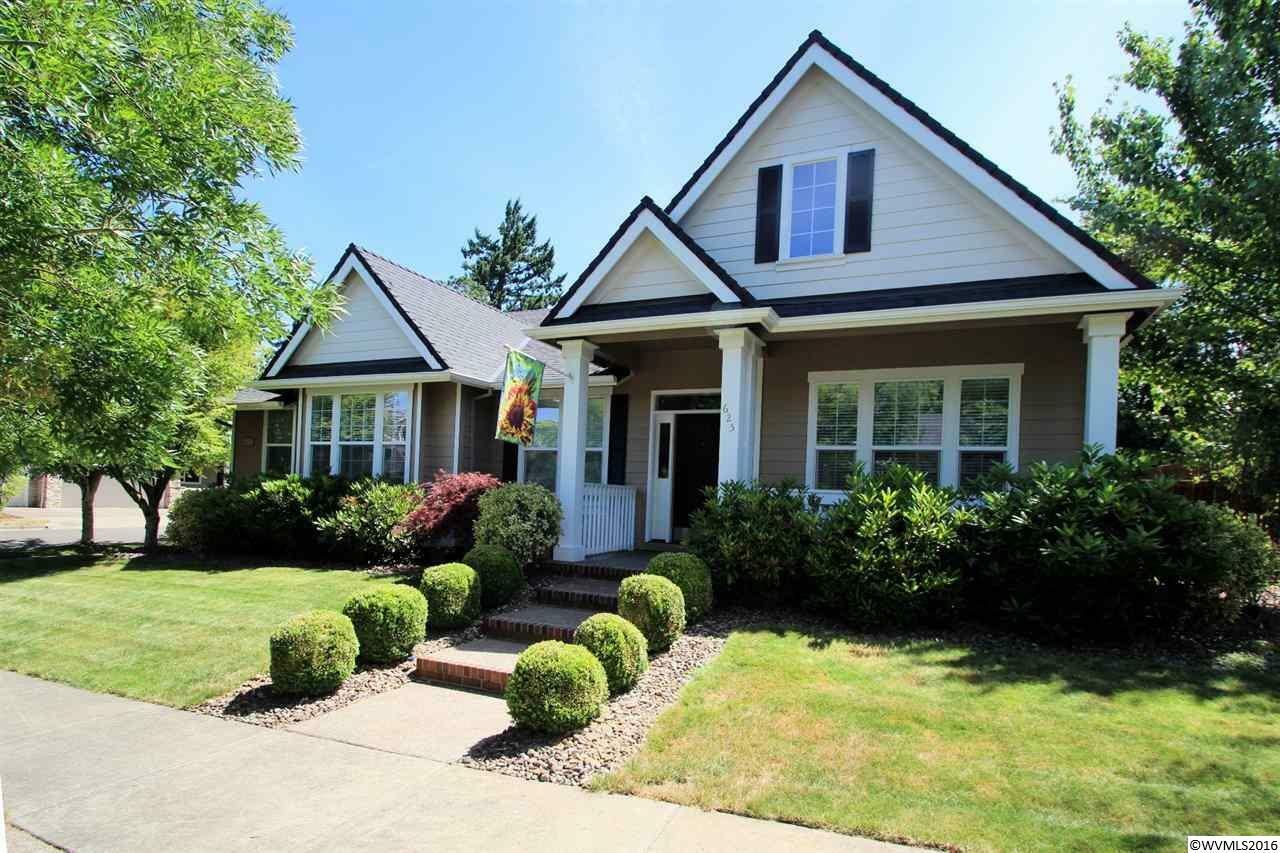 Property Photo: 625 SW Sandalwood St OR 97333