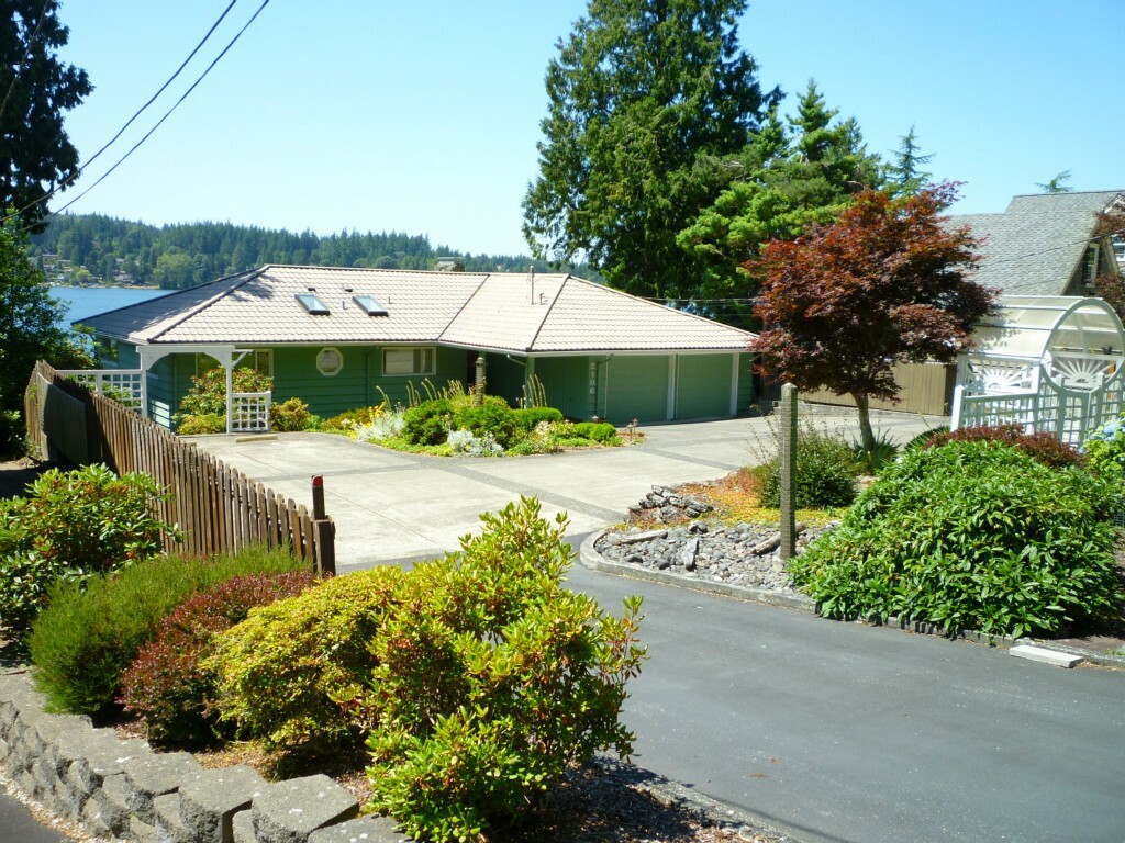 Property Photo:  2106 Dellesta Dr  WA 98226 