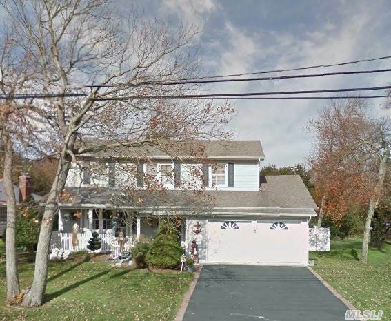 Property Photo:  225 Sandpiper Lane  NY 11704 