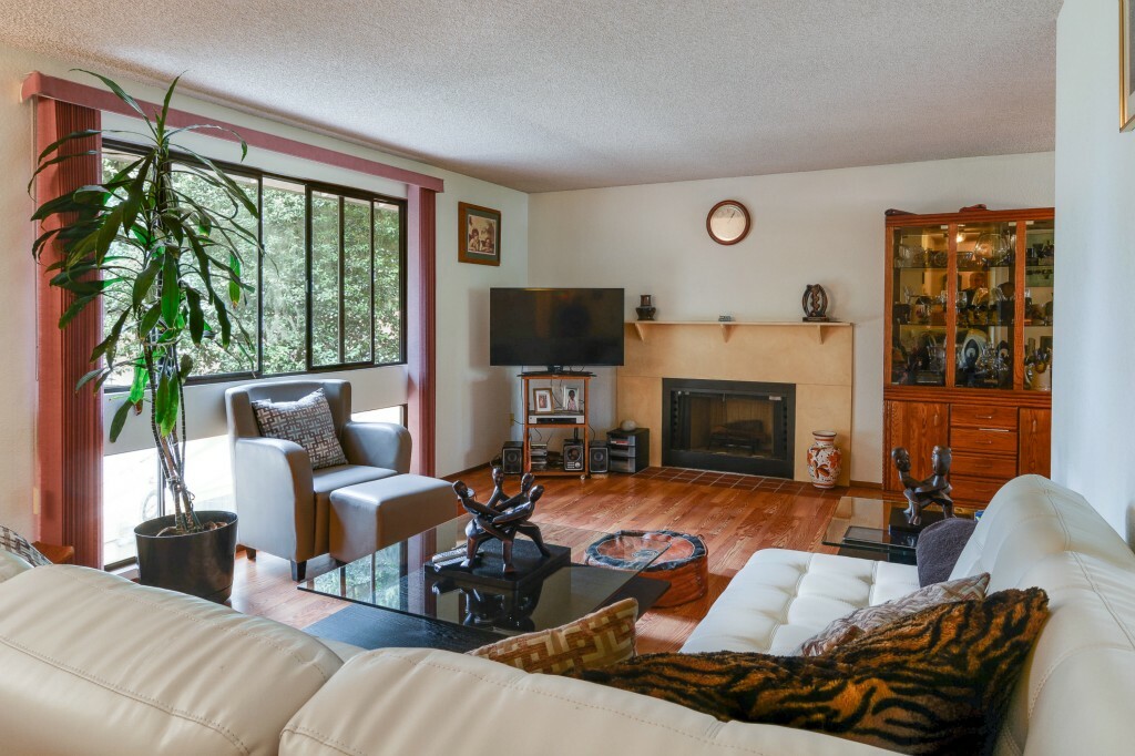 Property Photo:  719 N 184 St  WA 98133 