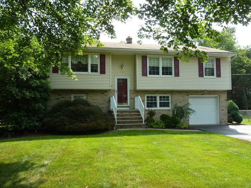 Property Photo:  10 Heather Dr  NJ 08873 