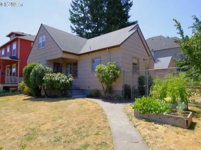 Property Photo:  1607 SE 76th Ave  OR 97215 