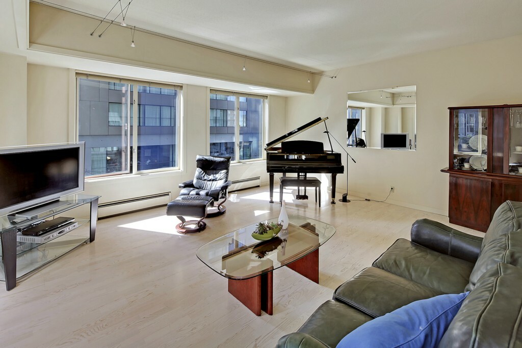 Property Photo:  98 Union St 309  WA 98101 