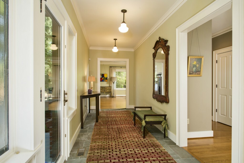 Property Photo:  2817 Magnolia Blvd W  WA 98199 