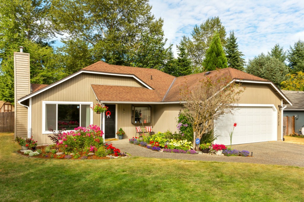 Property Photo: 13725 28th Dr SE WA 98012