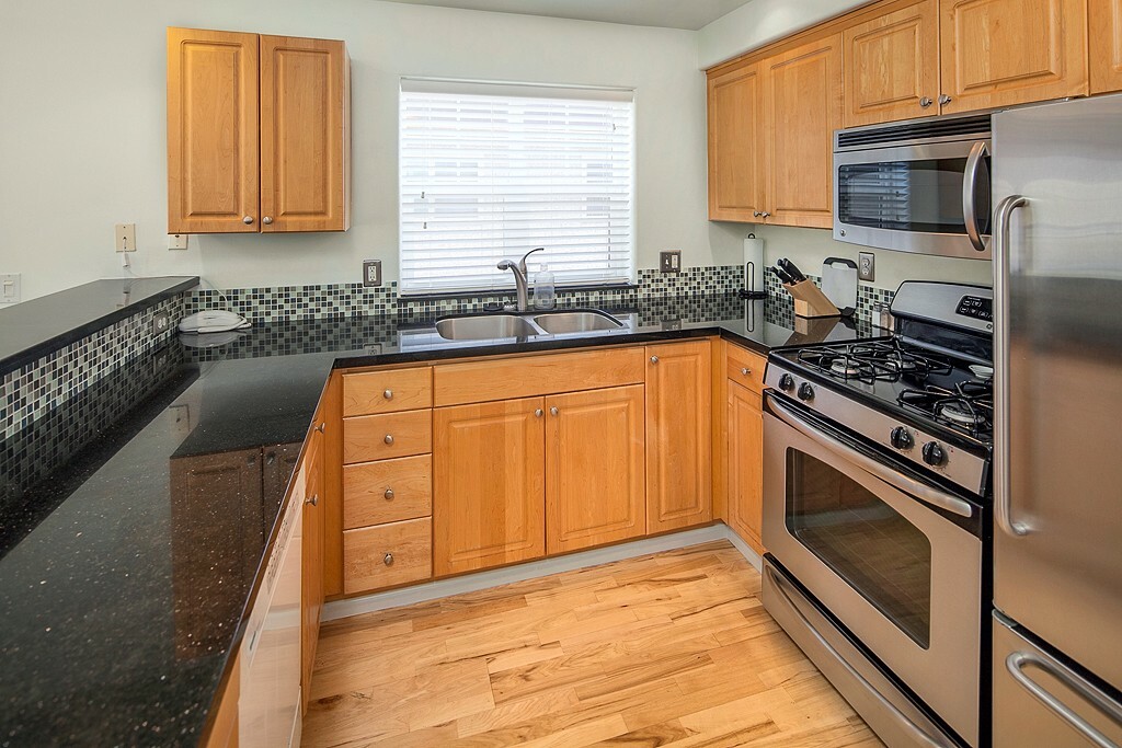 Property Photo:  406 N 45th St 202  WA 98103 