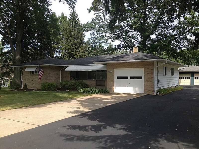 Property Photo:  2811 Colonial Avenue  PA 16506 