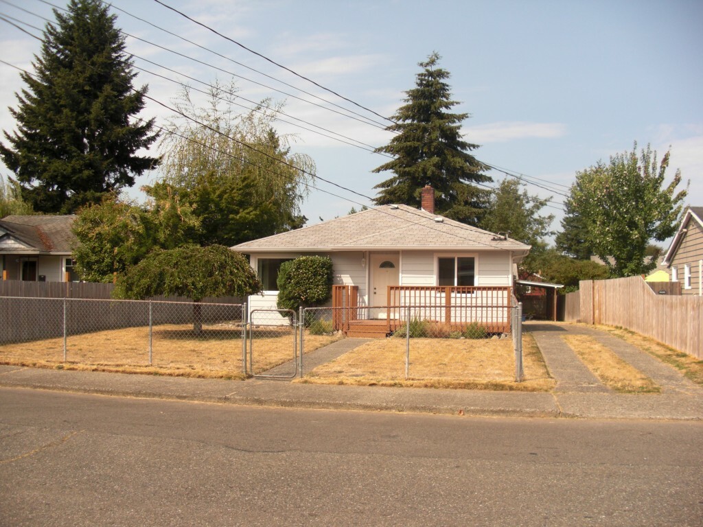 Property Photo:  644 S Oxford St  WA 98465 