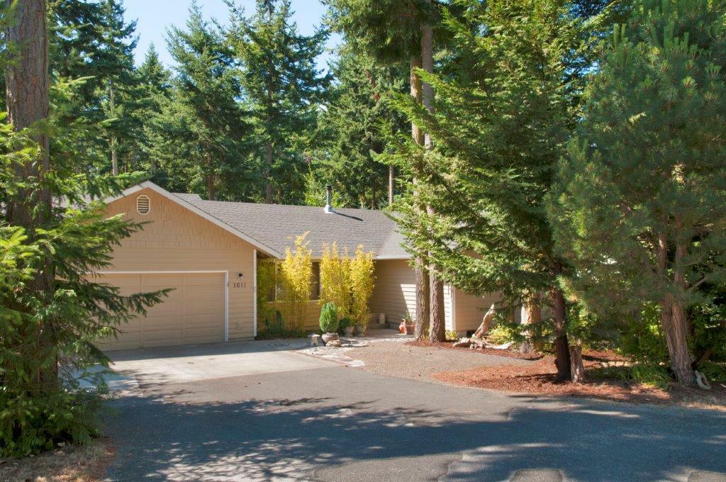 Property Photo:  1011 43rd St  WA 98368 