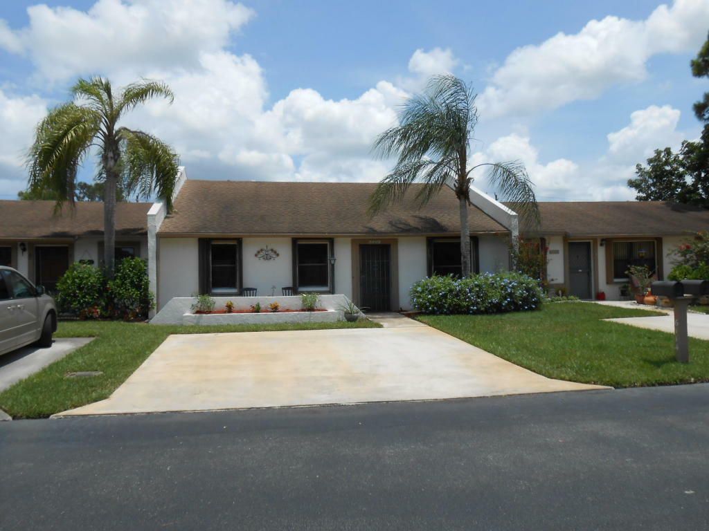 Property Photo: 6114 Fairfield Circle FL 33463