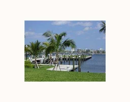 Property Photo:  806 E Windward Way 521  FL 33462 