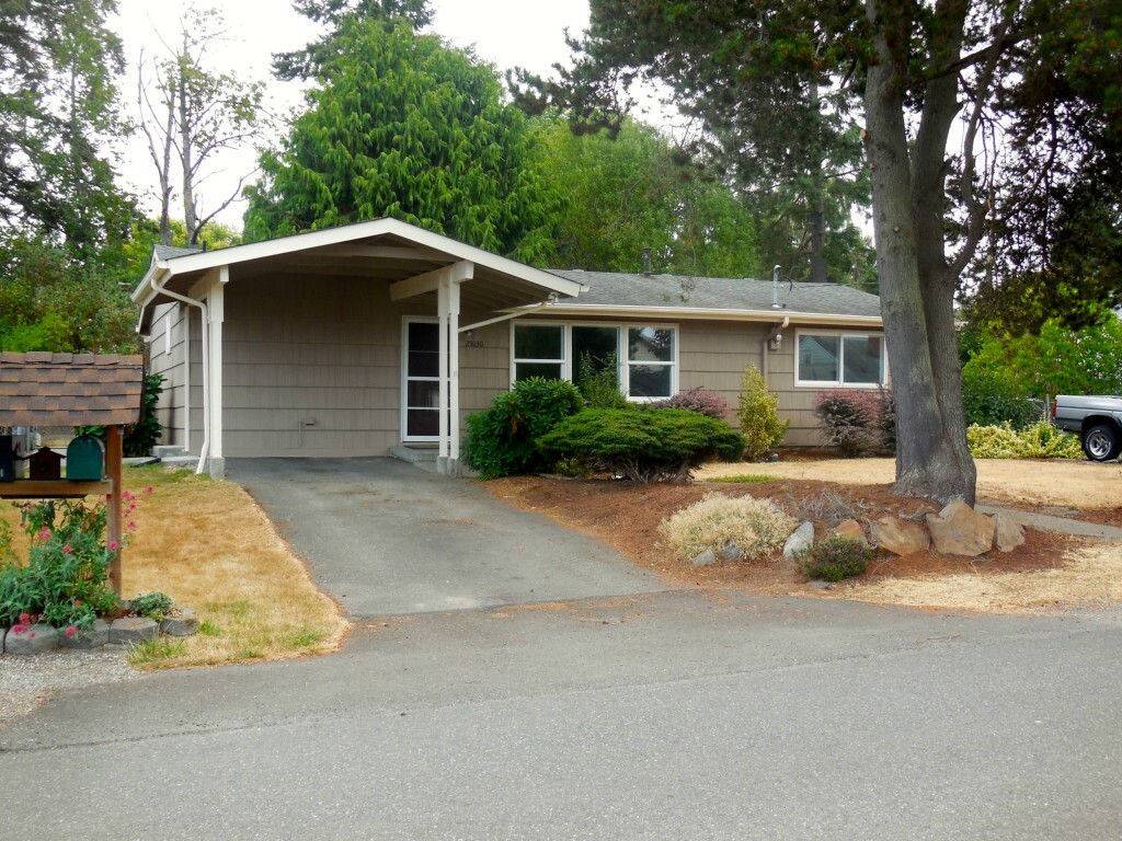 Property Photo:  25030 20th Ave S  WA 98032 