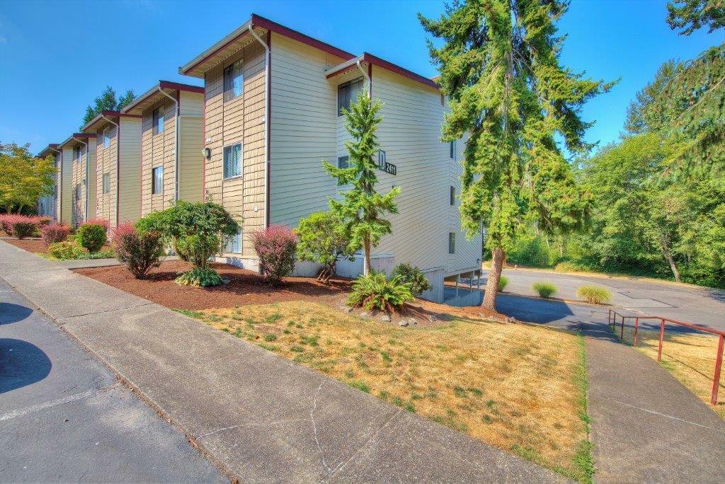 Property Photo:  2411 S 248th St D16  WA 98032 