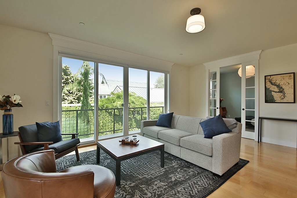 Property Photo: 225 Anthes Ave 202 WA 98260