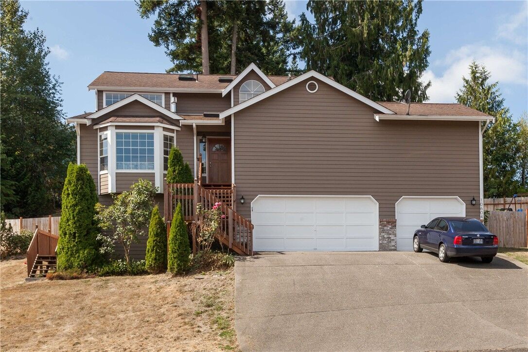 Property Photo: 10604 198th Av Ct E WA 98391