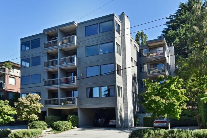 654 W Olympic Place 303  Seattle WA 98119 photo