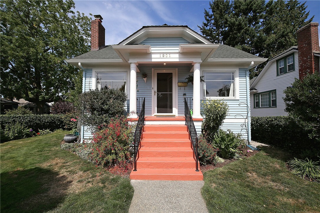 Property Photo: 1901 16th WA 98201