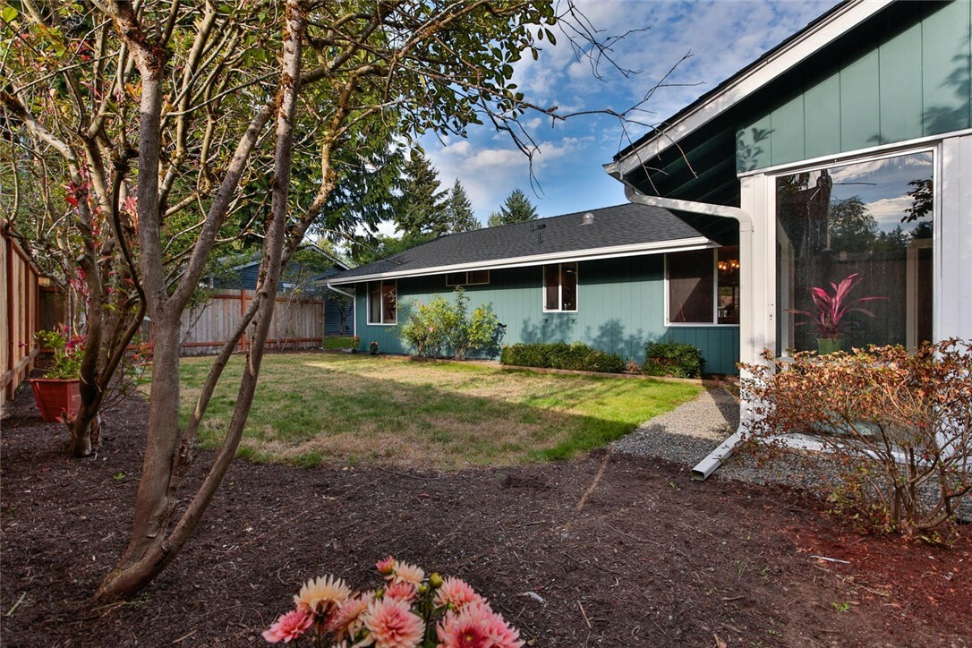 Property Photo:  15105 111th Ave NE  WA 98011 