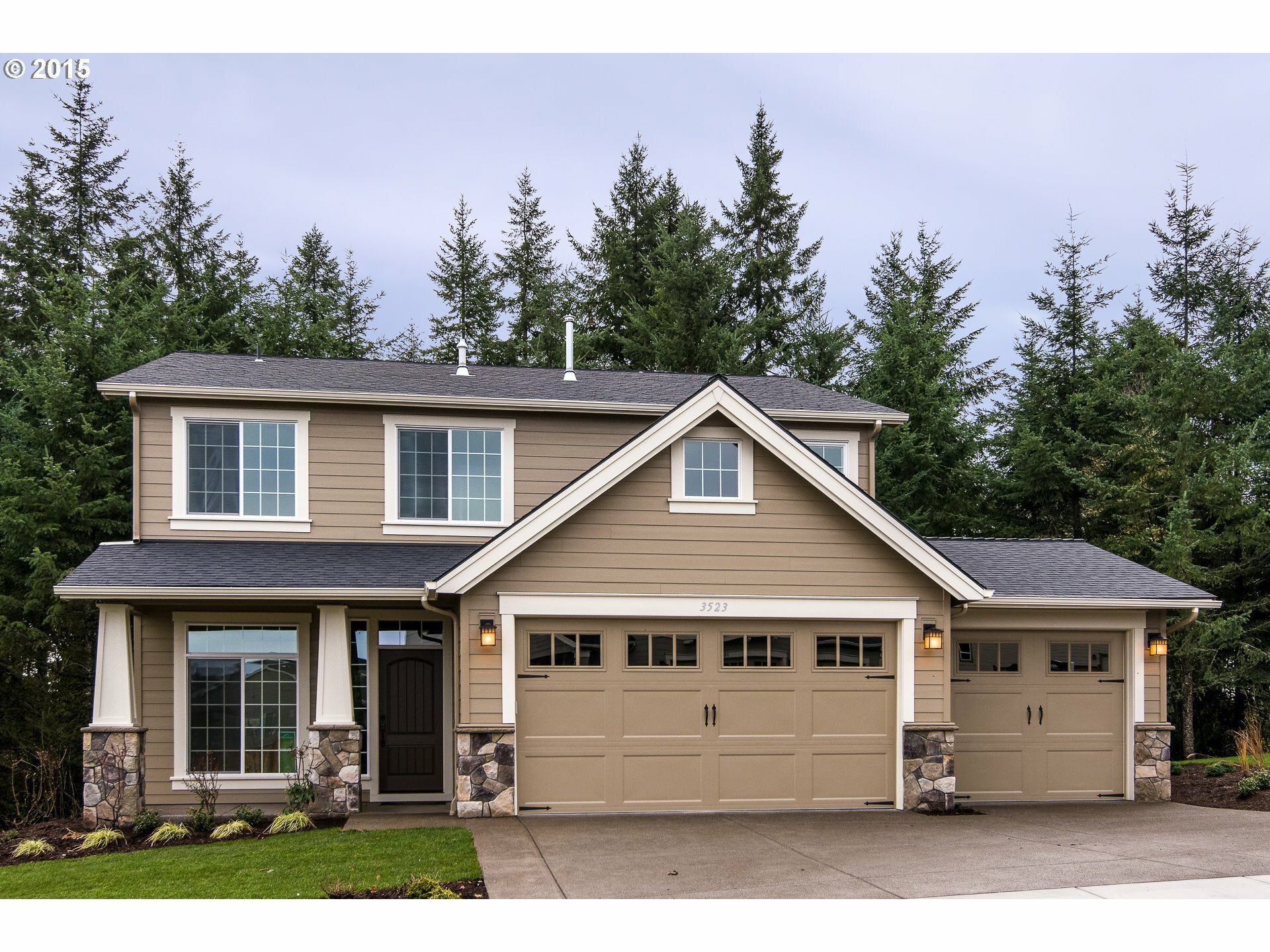 Property Photo: 3523 Summit Sky Blvd OR 97405