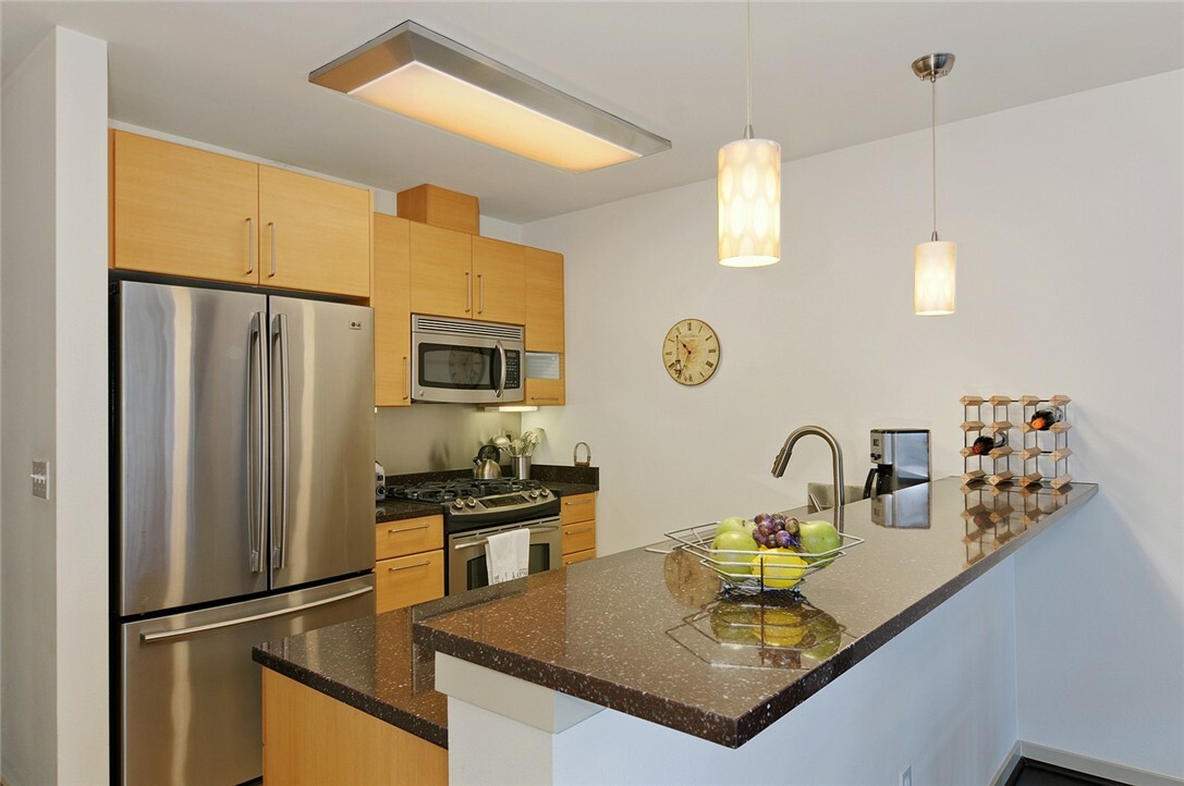 Property Photo: 1530 NW Market St 404 WA 98107