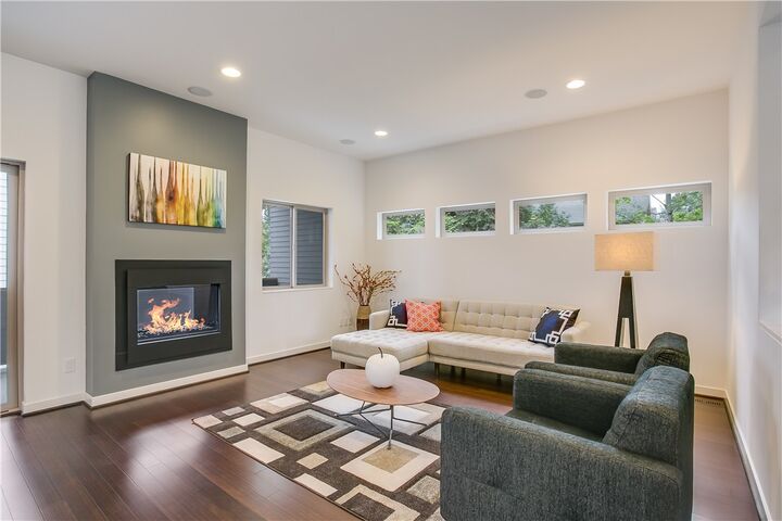 Property Photo:  9607 Slater Ave NE  WA 98033 