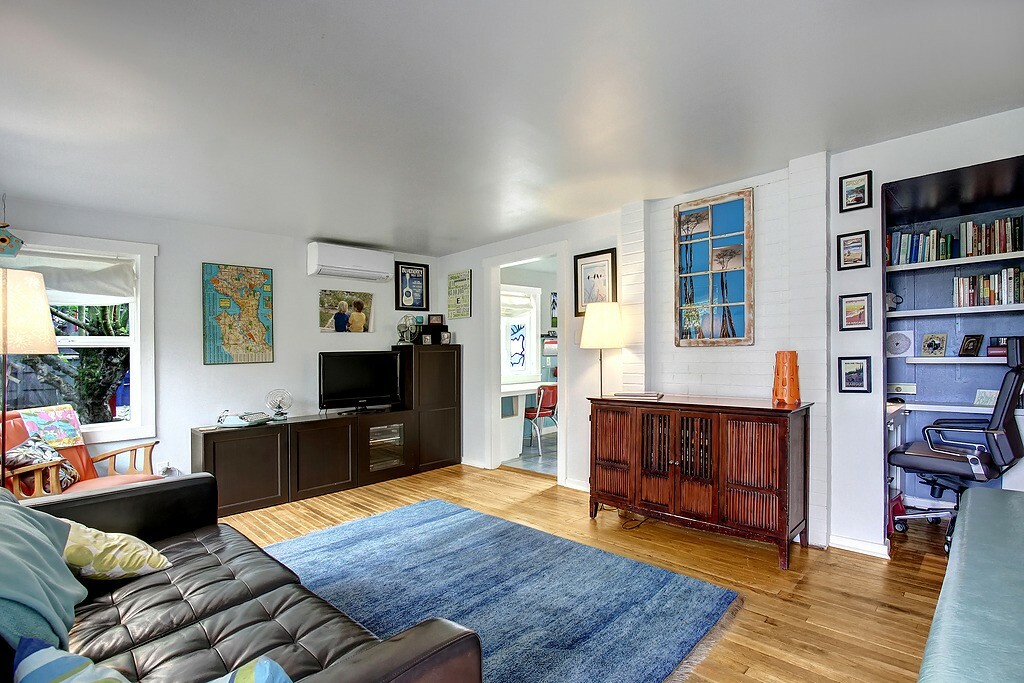 Property Photo:  1709 SW Thistle St  WA 98106 