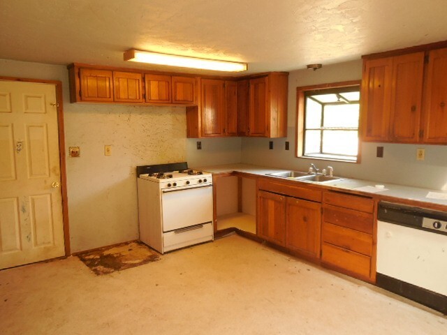 Property Photo: 41301 Larson Dr WA 98251