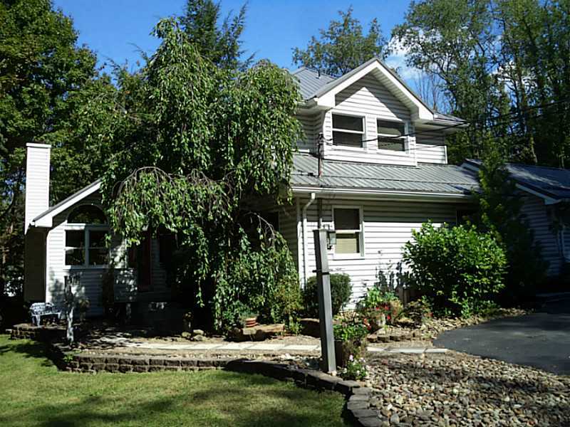 Property Photo: 521 Sharon Rd PA 15108
