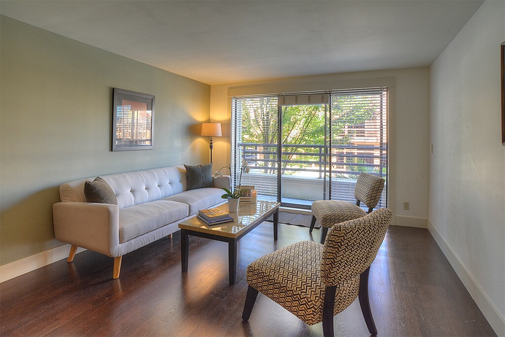 Property Photo: 3401 Wallingford Ave N 211 WA 98103