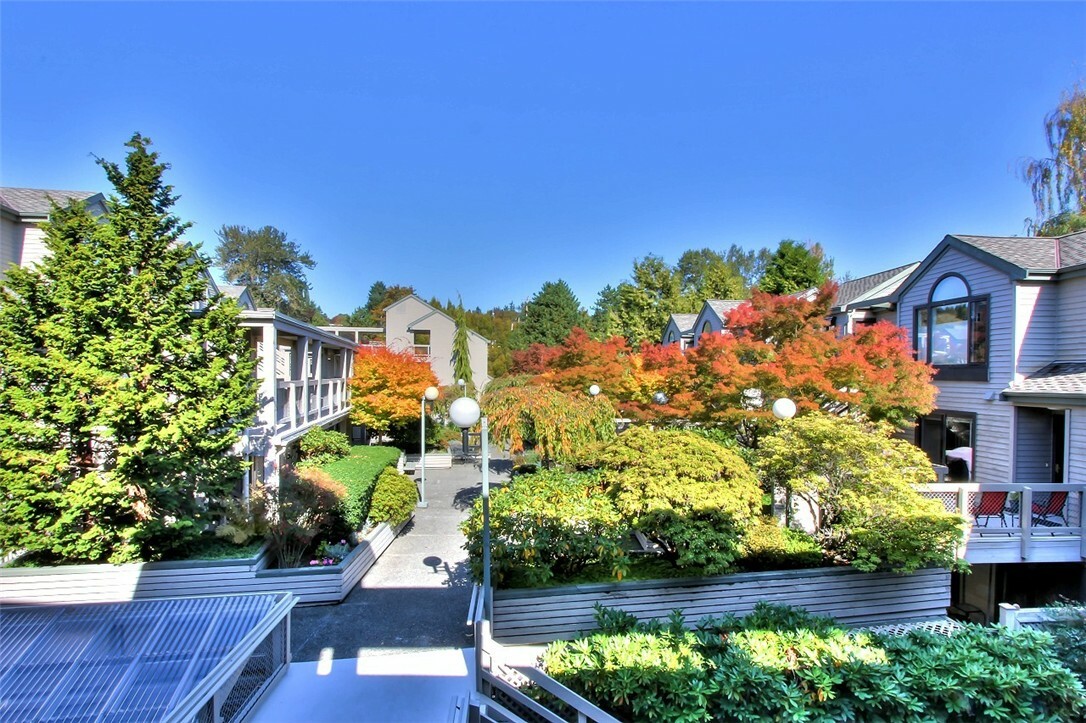 Property Photo: 6121 NE 175th St B304 WA 98028