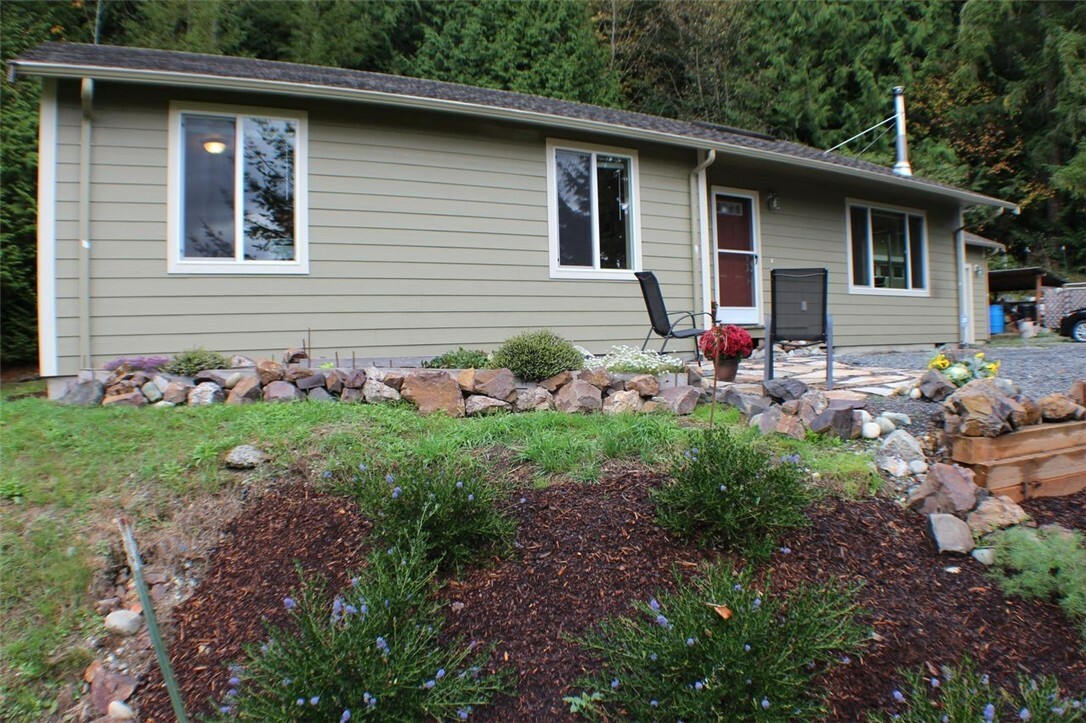 Property Photo: 22007 Little Mountain Rd WA 98274