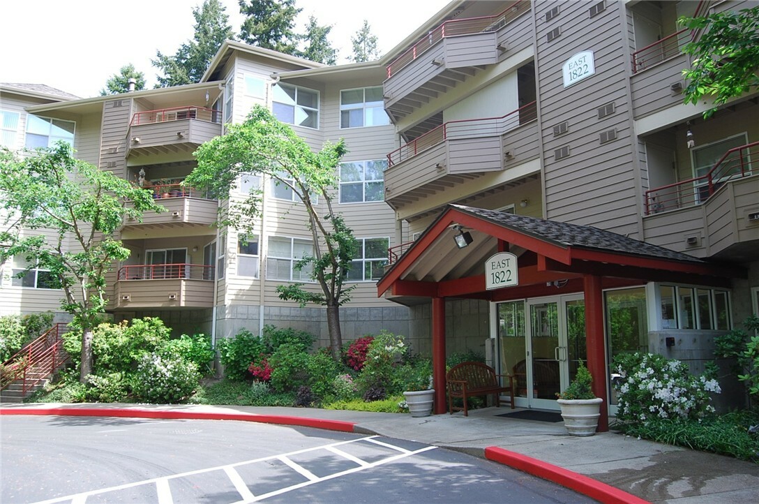 Property Photo:  1684 152nd Ave NE W307  WA 98007 