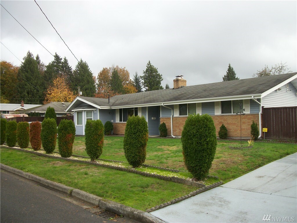 Property Photo:  800 26th St SE  WA 98002 