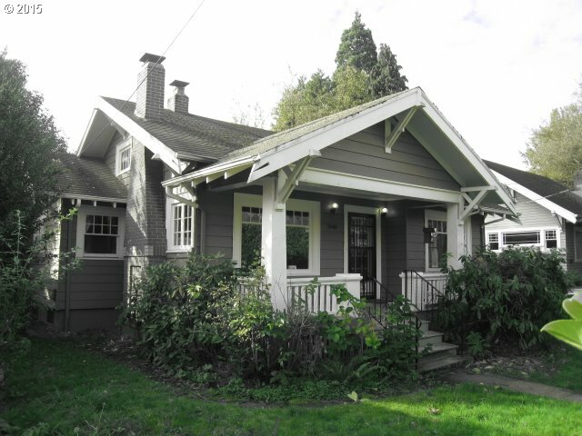 Property Photo:  7040 SE Division St  OR 97206 