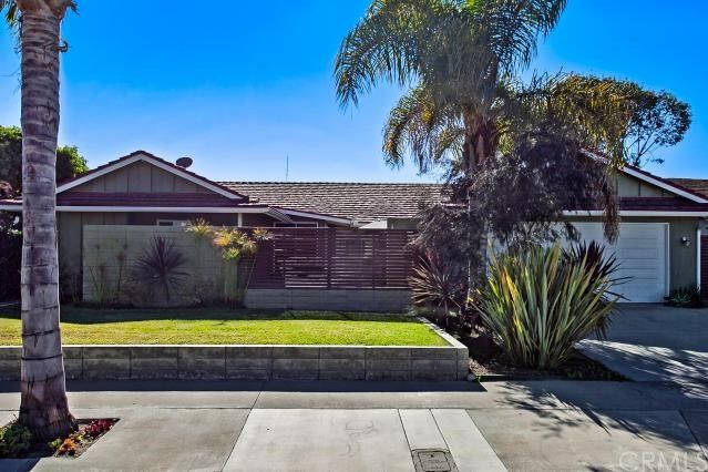 Property Photo:  8382 Kingfisher Drive  CA 92646 