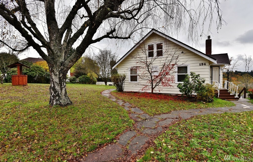 Property Photo:  134 S Summit Ave  WA 98312 