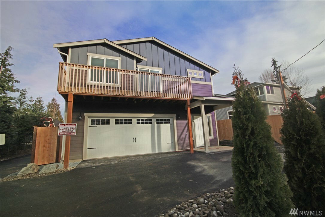 Property Photo:  1044 SW 152nd St  WA 98166 