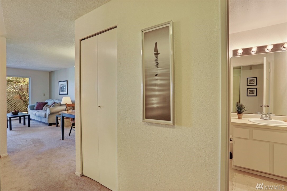 Property Photo: 762 Hayes St 16 WA 98109