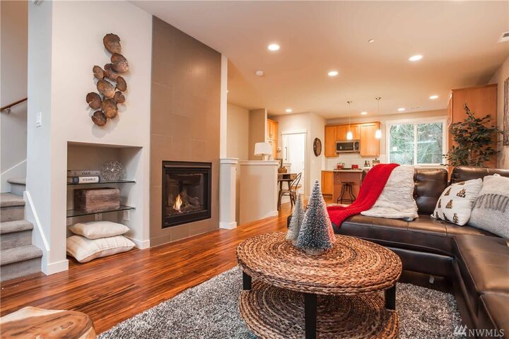 Property Photo: 23000 NE 8th St F-5 WA 98074