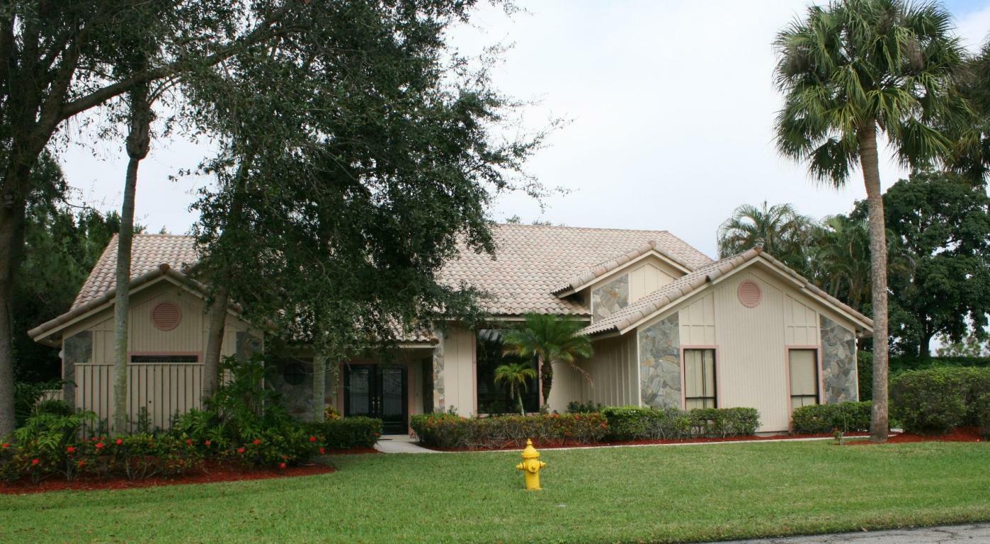 Property Photo:  13 Berwick Road  FL 33418 