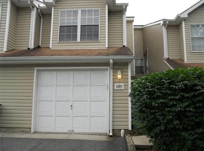 Property Photo:  1085 Oakcroft Ln  NJ 08873 