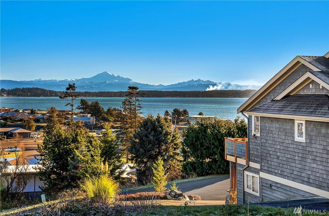 Property Photo: 8043 Chinook Wy WA 98230