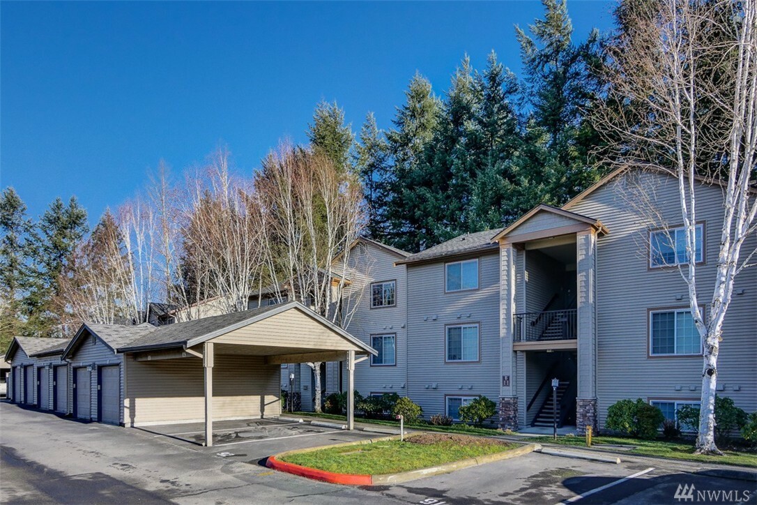 Property Photo:  25025 Klahanie Blvd B302  WA 98029 