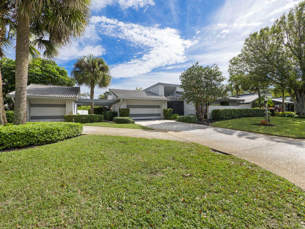 Property Photo: 615 W Lakewoode Circle FL 33445
