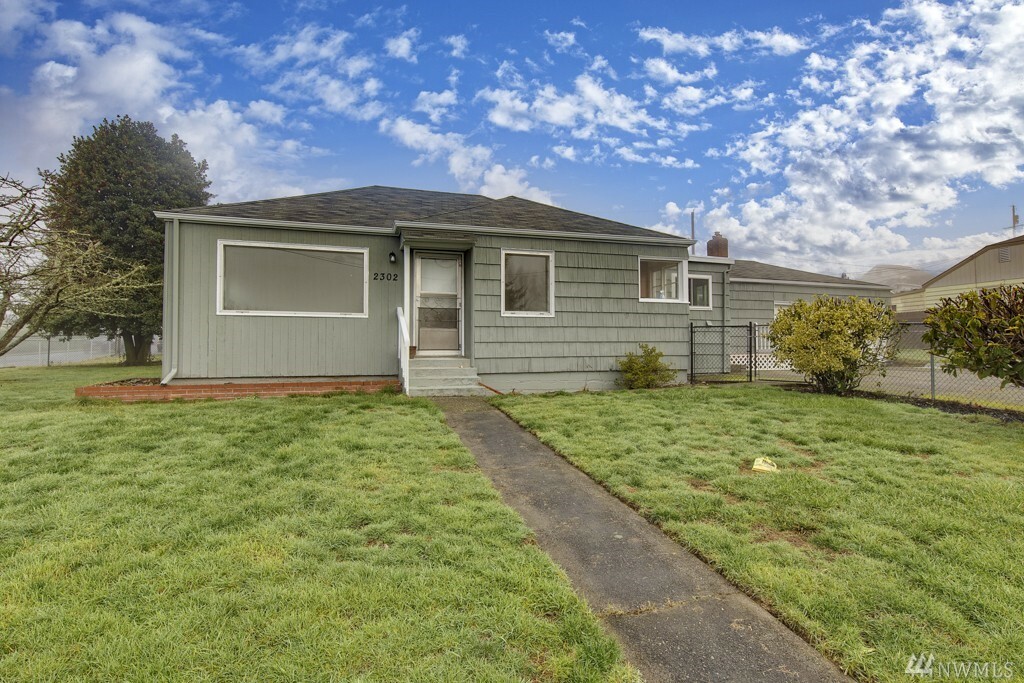 Property Photo:  2302 E 18th St  WA 98310 