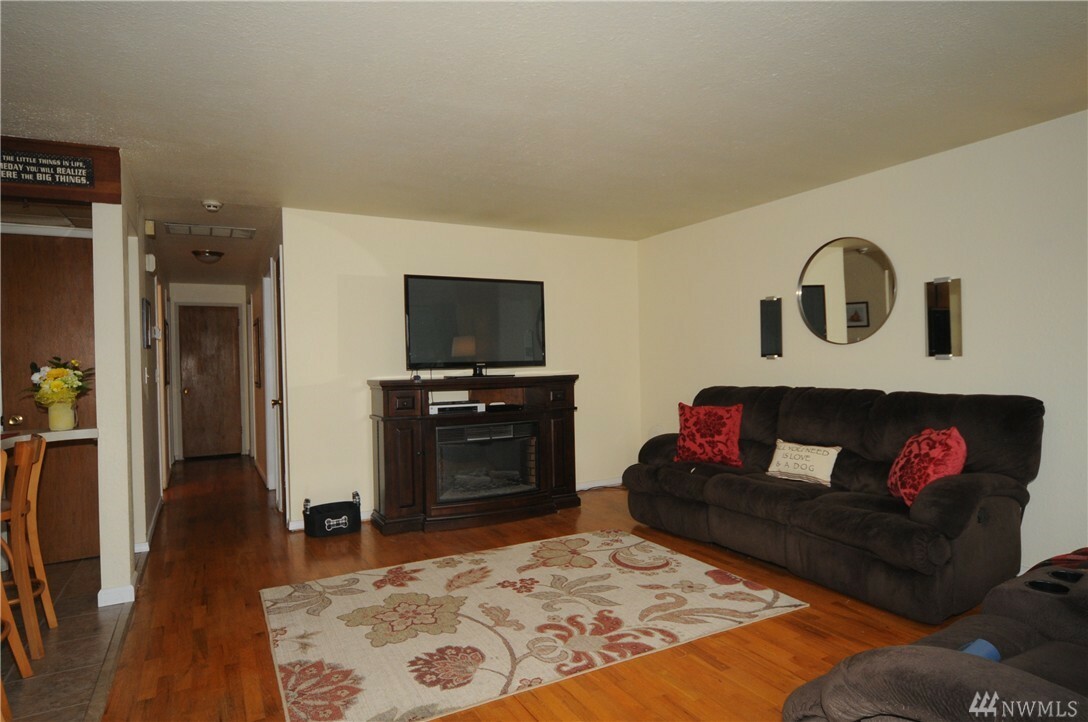 Property Photo: 2710 Pike St SE WA 98002